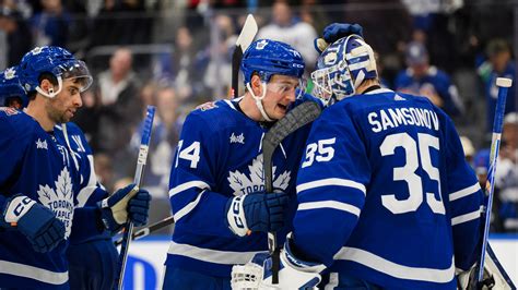 Gregor has goal and assist, Nylander extends point streak as Maple Leafs beat Canucks 5-2